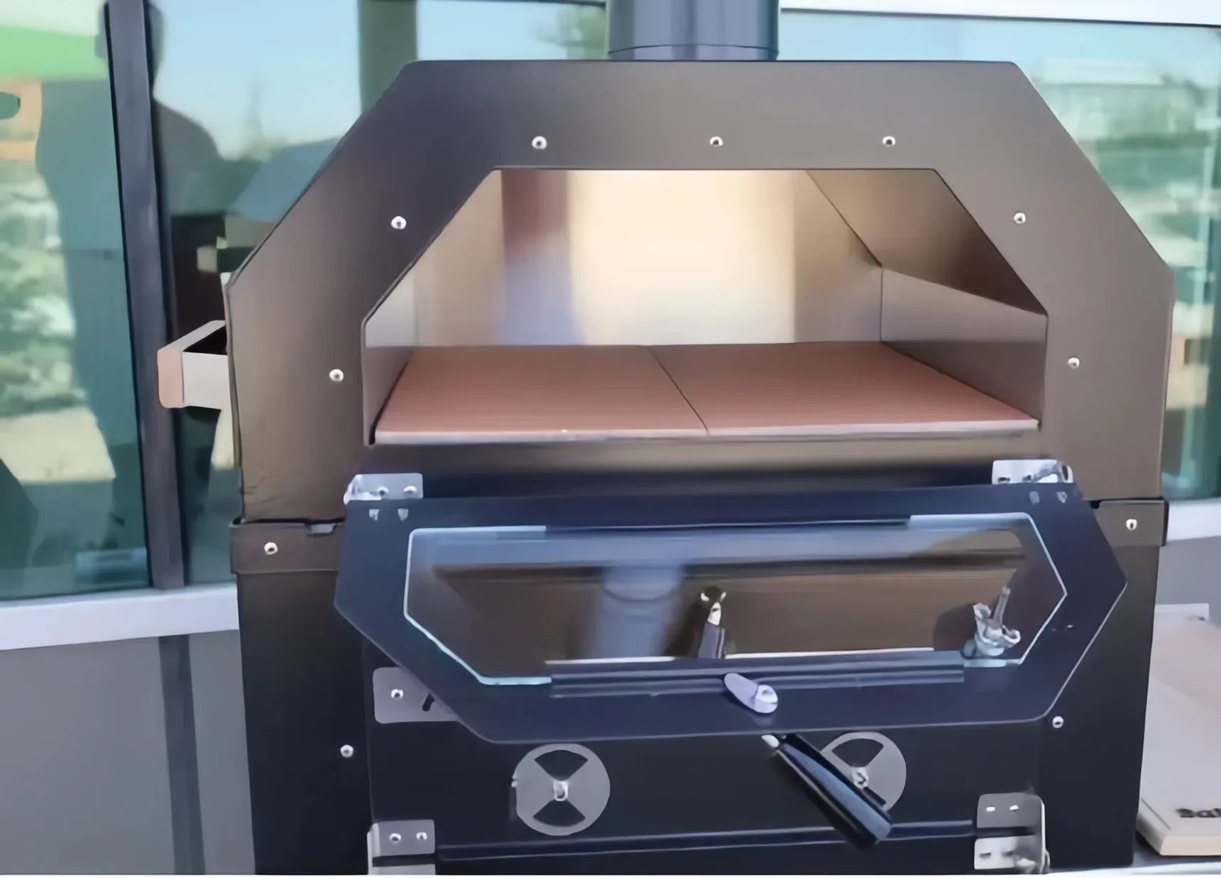 Casa Fiora kitchen pizza oven charcoal BBQ grill with two storage levels, featuring a sleek design and sturdy construction.