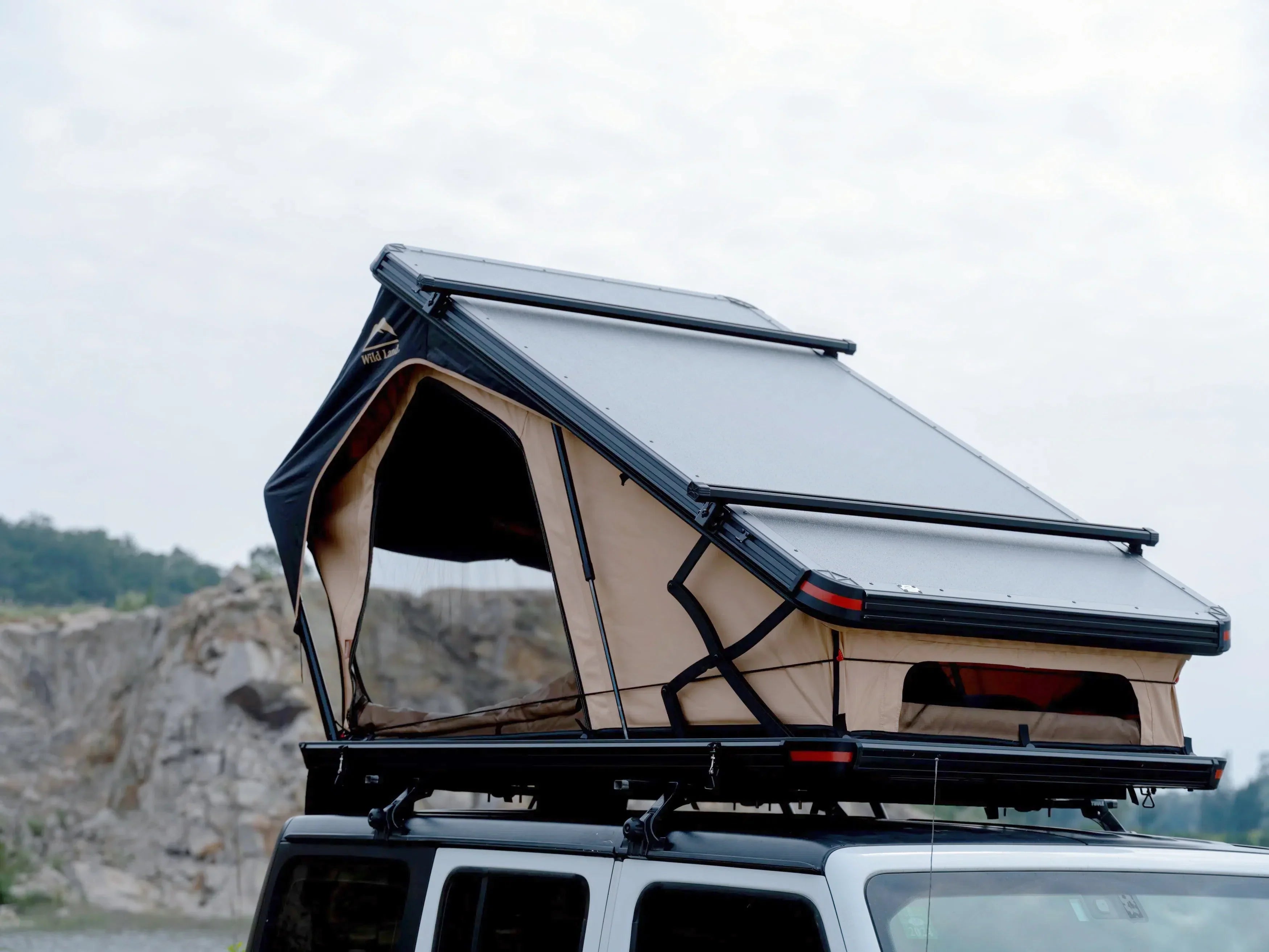 Camping Roof Tent Triangle Hard Shell Aluminum Car Roof Top Tent Bush Cruiser V2 Pro