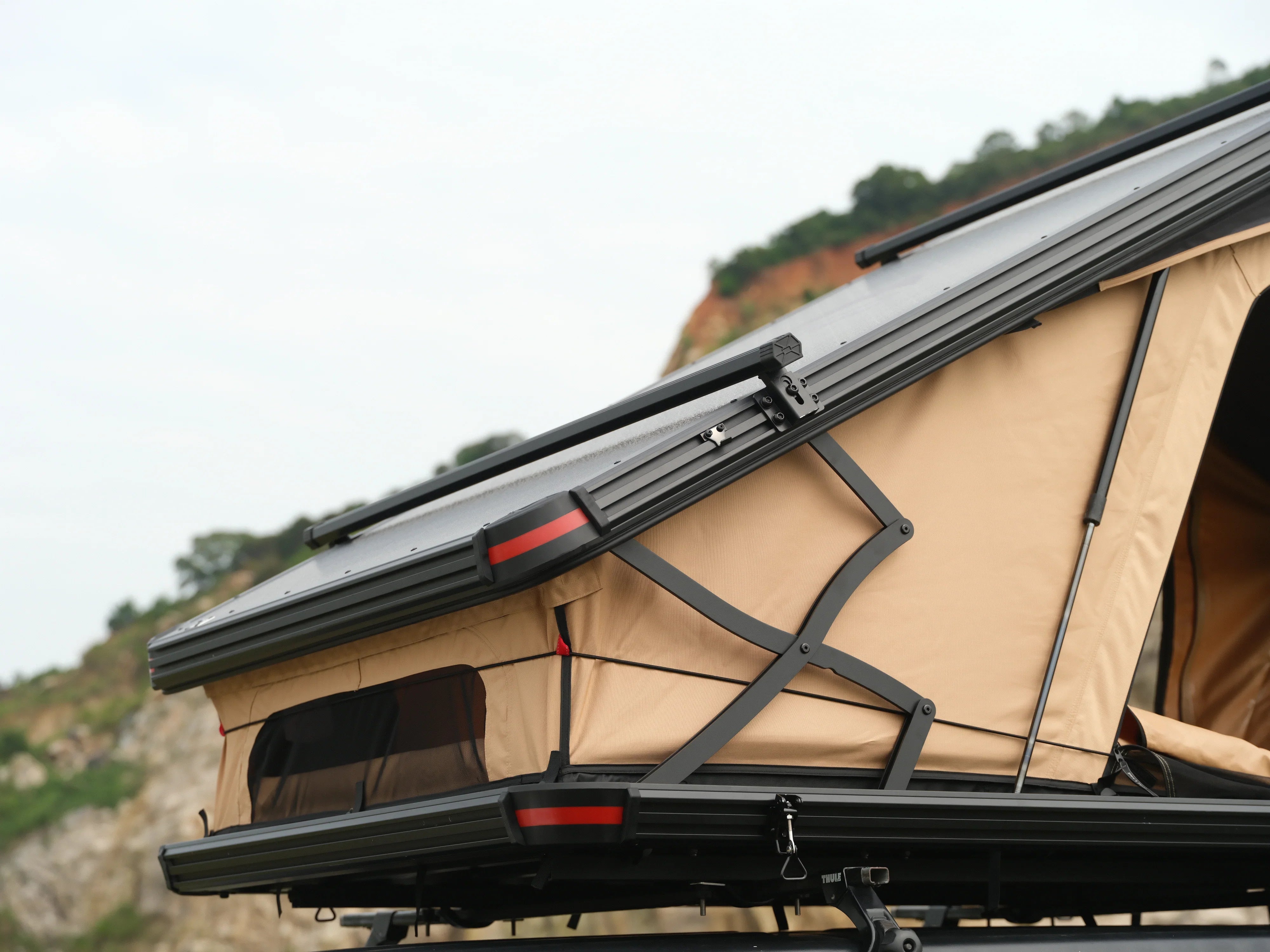 Camping Roof Tent Triangle Hard Shell Aluminum Car Roof Top Tent Bush Cruiser V2 Pro