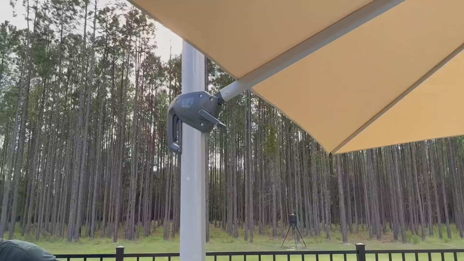 Load video: Premium Cantilever Patio Umbrella – Square &amp; Round | 3m to 4m | White &amp; Beige
